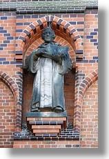 Lutherstatue am Turm der Marienkirche